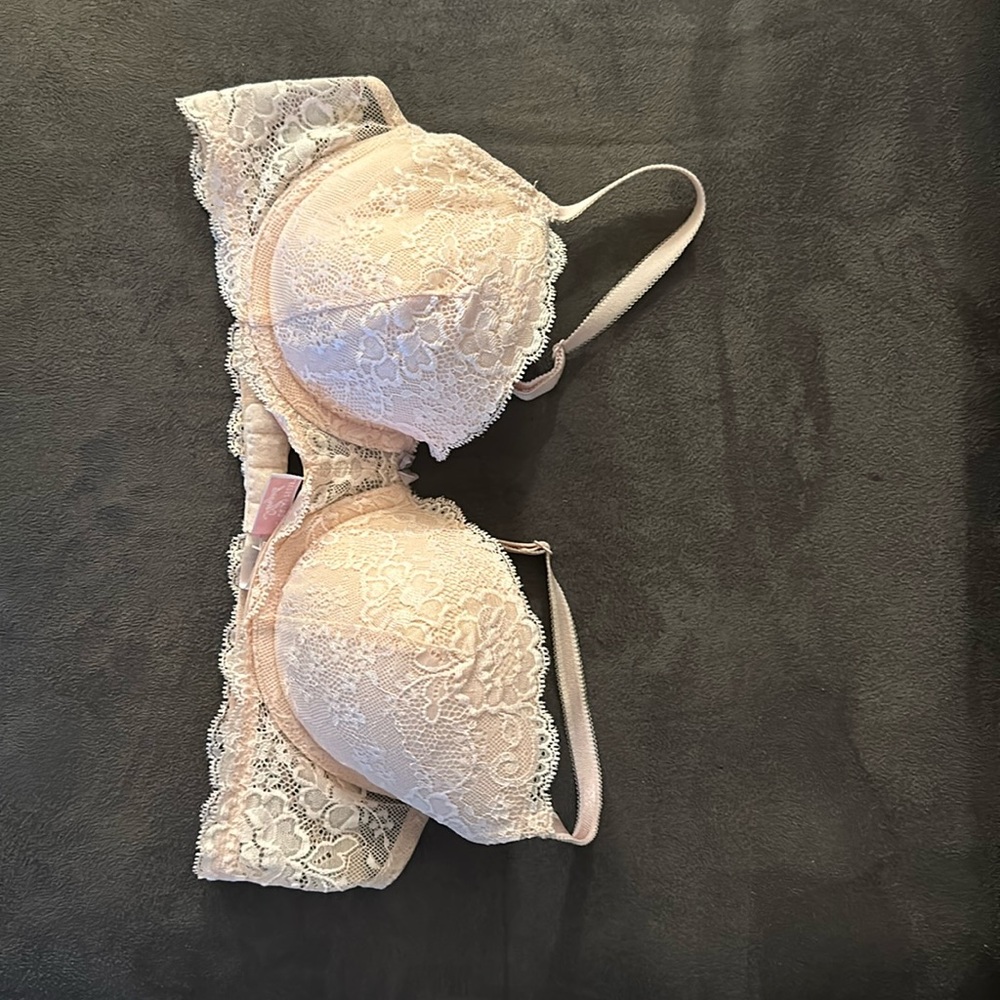 Victory Secret bra. Size 36b. Light pink